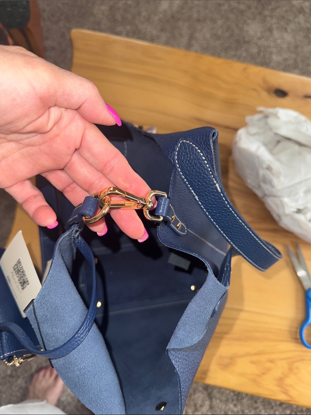 Women’s Pebbled Leather Hobo Bag in Navy with Scarf Accent. Made in 🇮🇹 - Picture 4 of 5